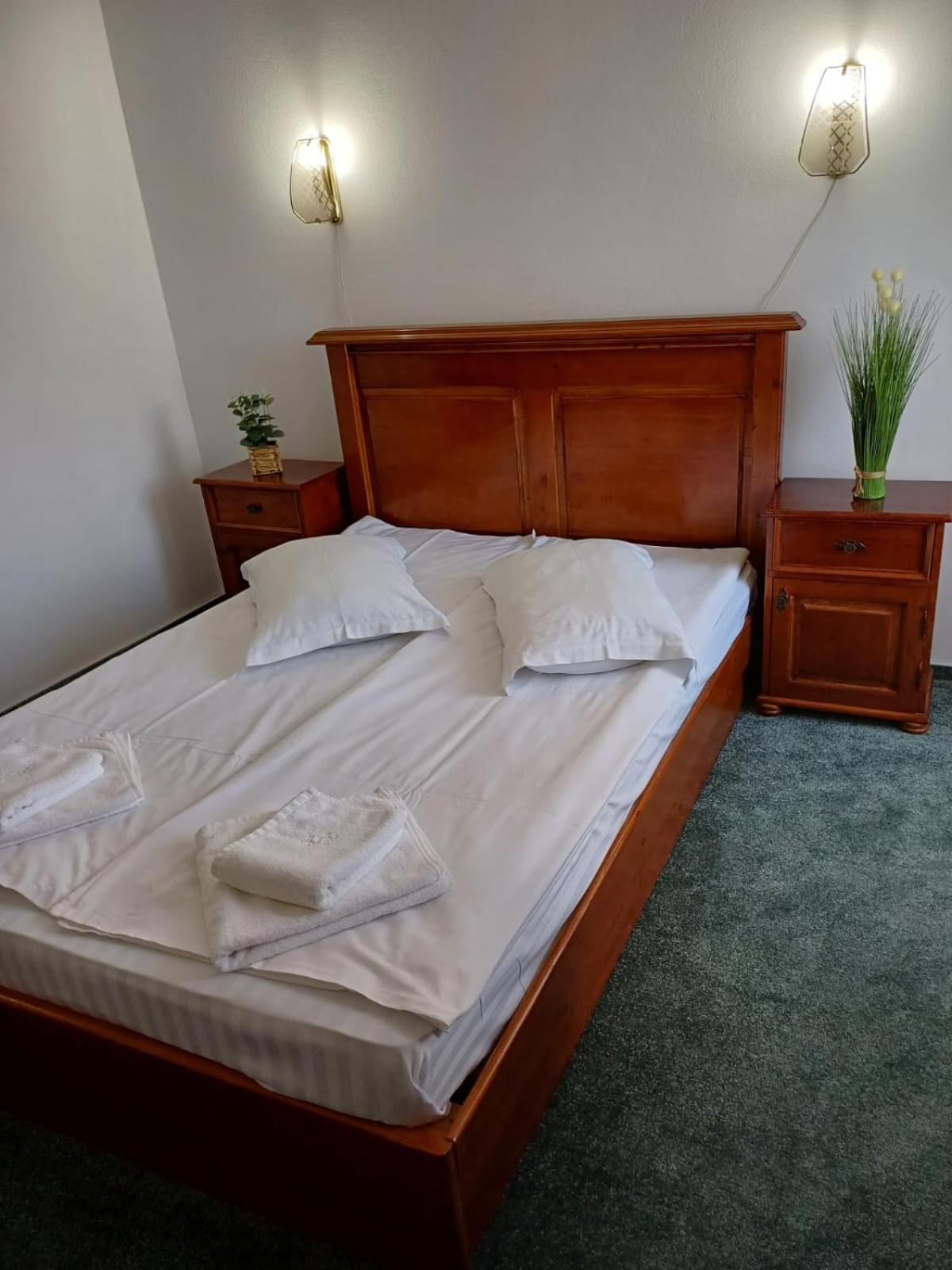 Hotel Hefaistos - Sovata Bagian luar foto